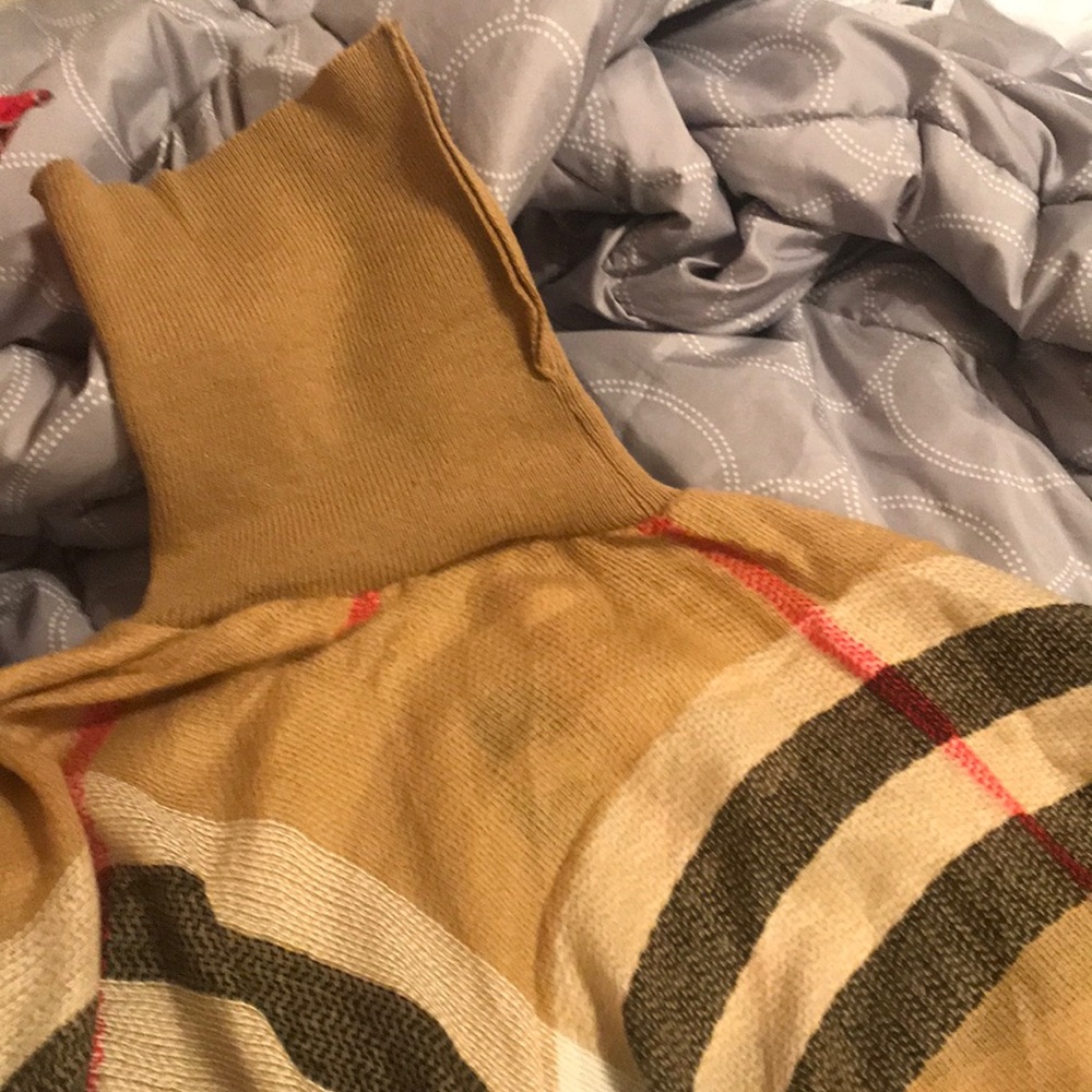 Plaid Burberry style poncho